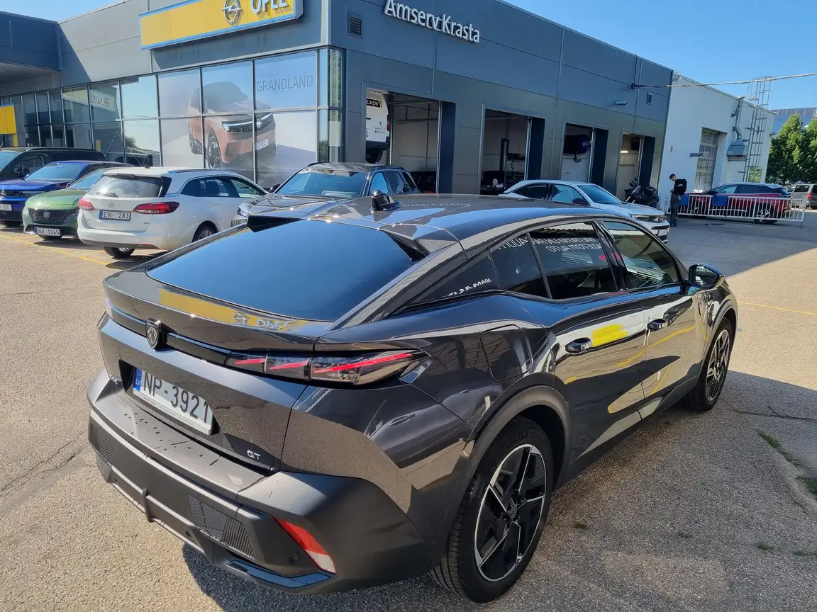 PEUGEOT 408