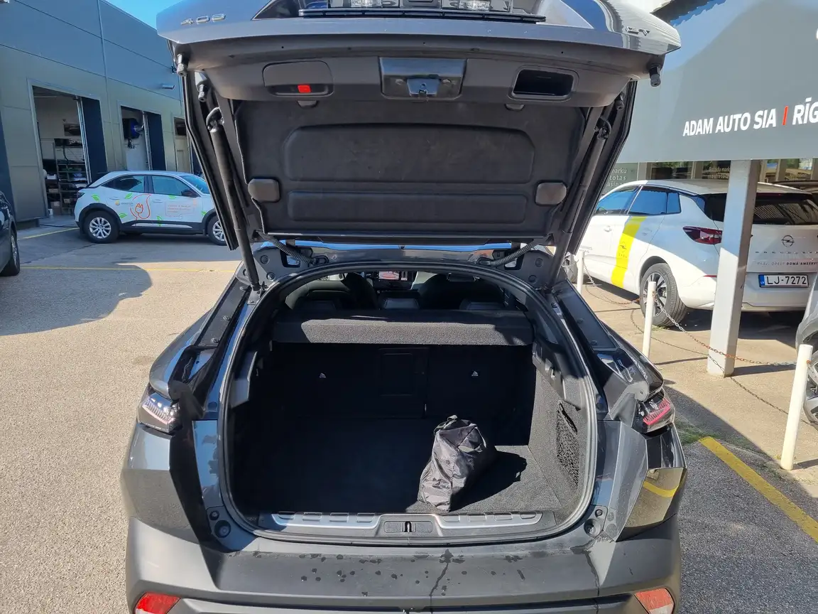 PEUGEOT 408