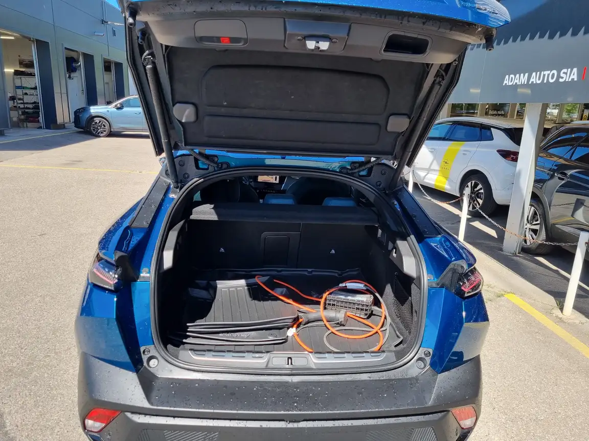 PEUGEOT 408