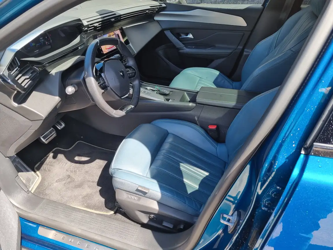 PEUGEOT 408