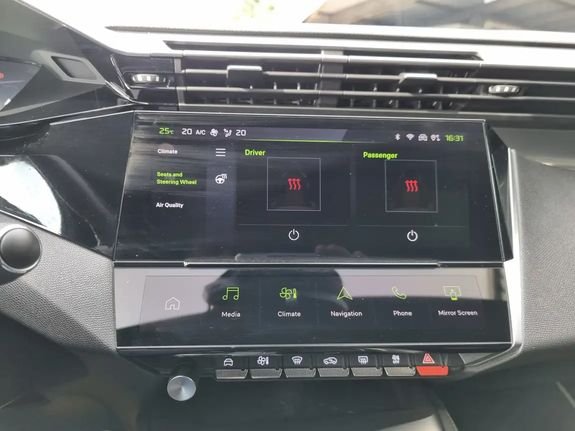PEUGEOT 408