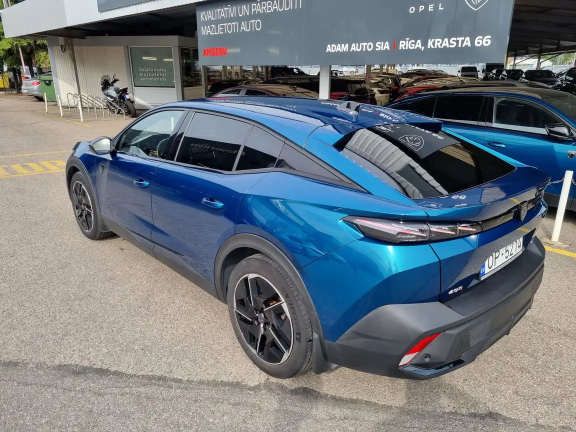 PEUGEOT 408