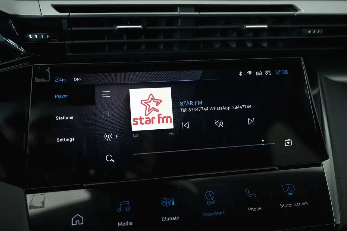 PEUGEOT 408