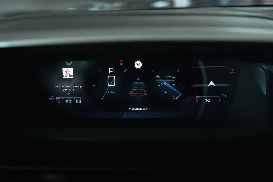PEUGEOT 408