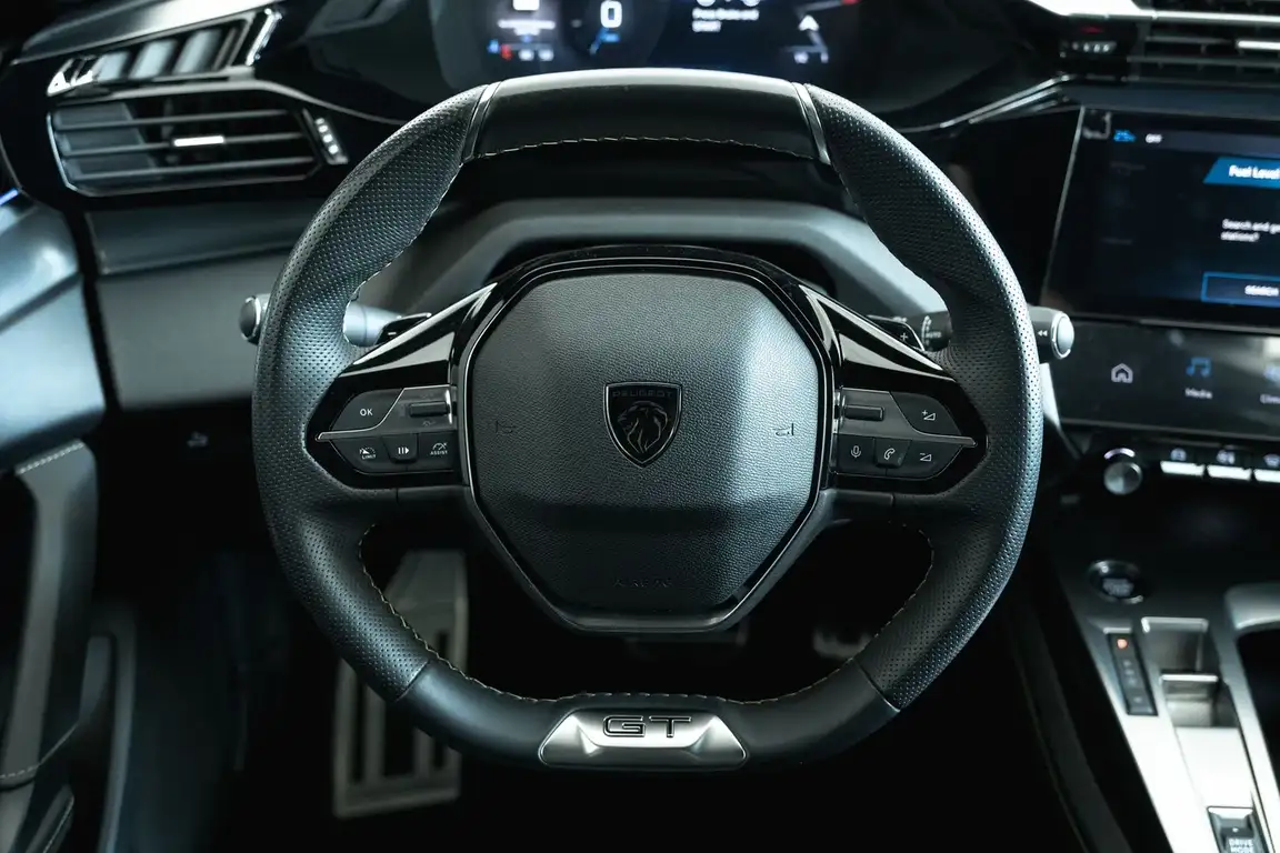 PEUGEOT 408