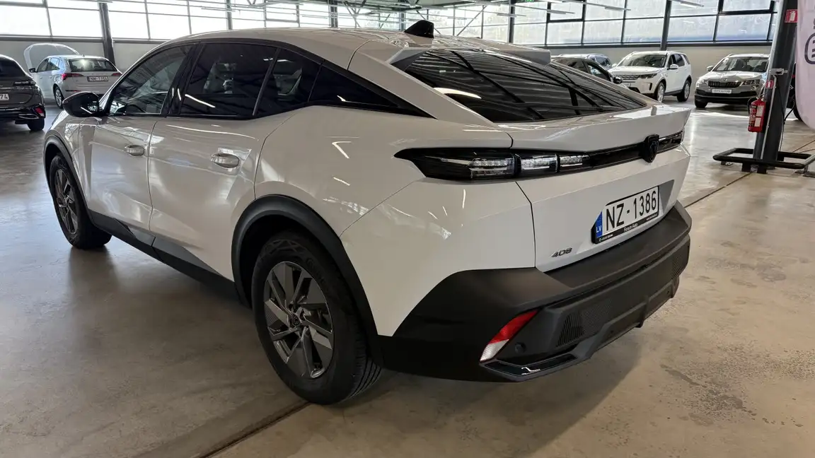 PEUGEOT 408