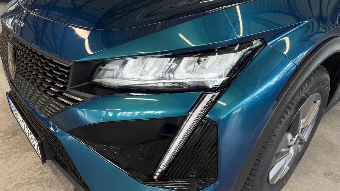 PEUGEOT 408