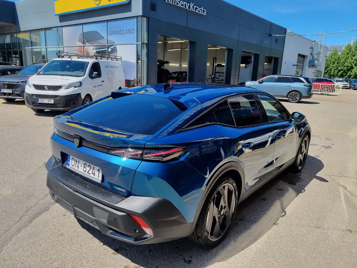 PEUGEOT 408