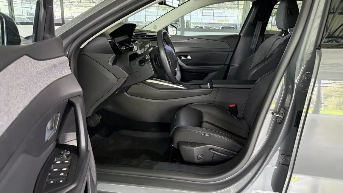 PEUGEOT 408