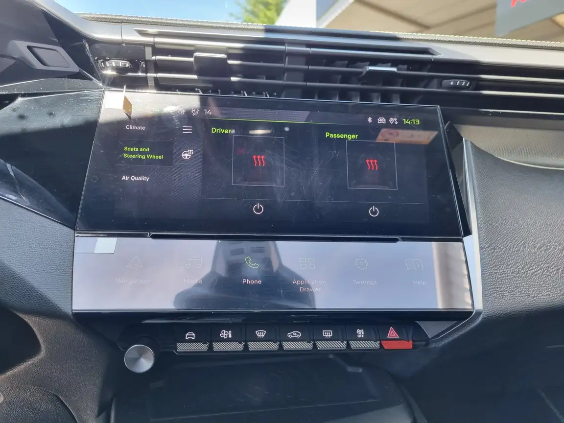 PEUGEOT 408