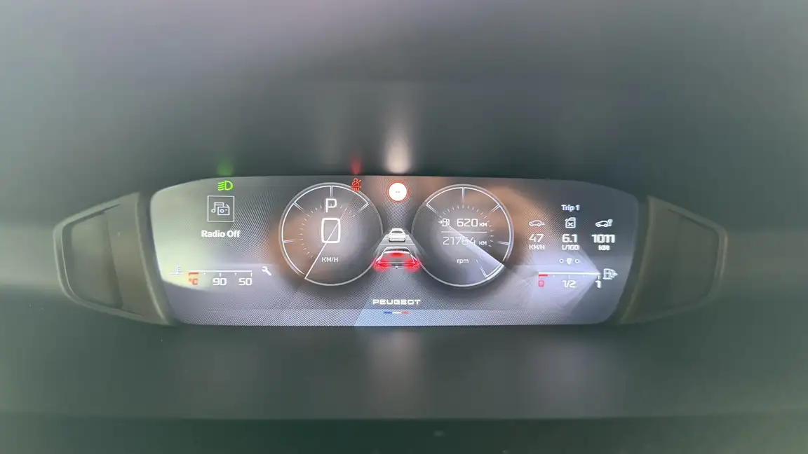 PEUGEOT 408
