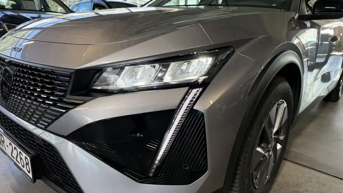 PEUGEOT 408