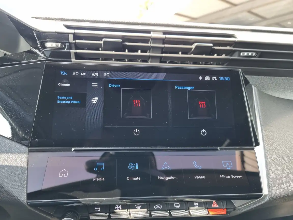 PEUGEOT 408