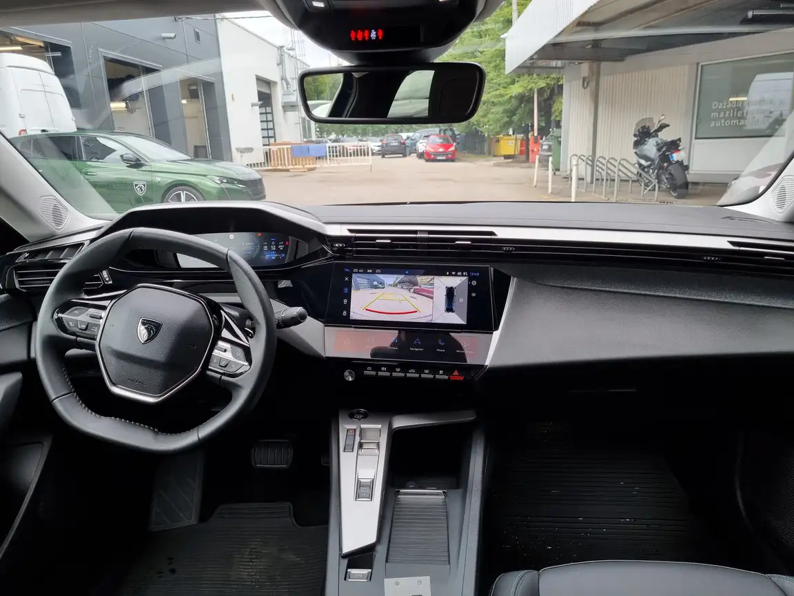 PEUGEOT 408