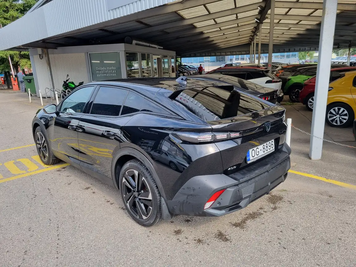 PEUGEOT 408