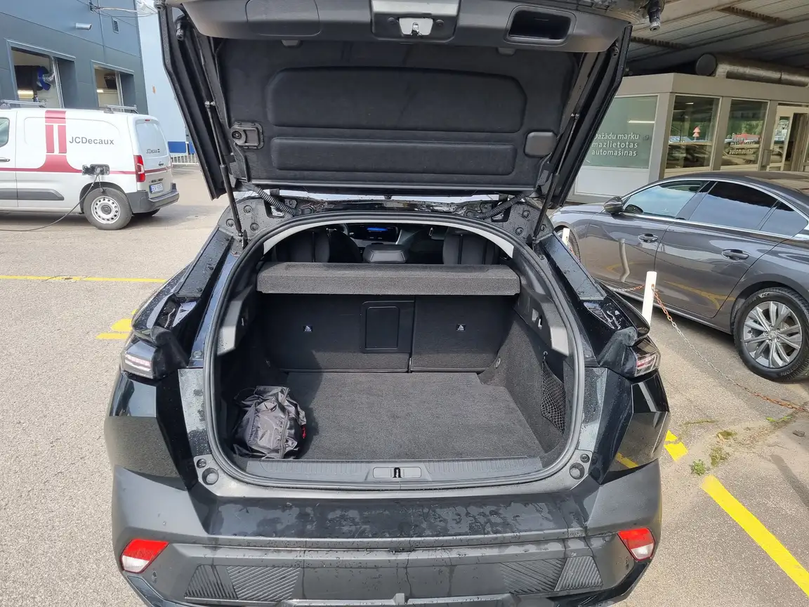 PEUGEOT 408