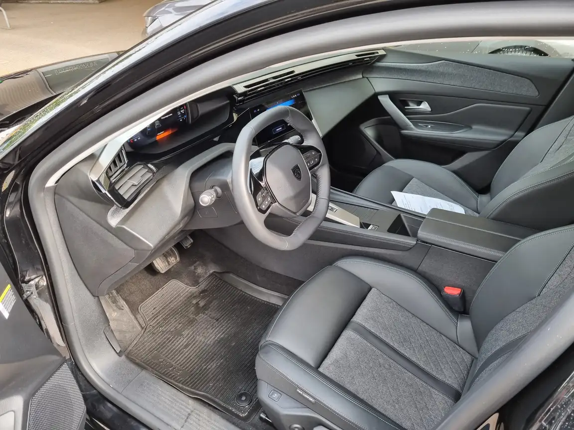 PEUGEOT 408