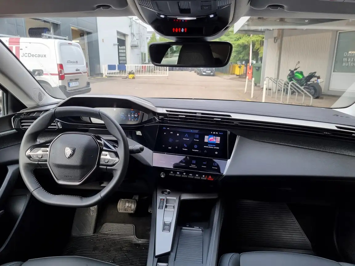 PEUGEOT 408