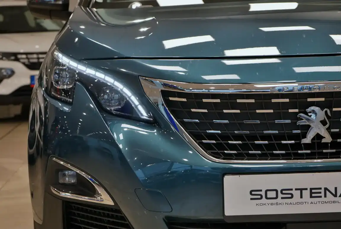 PEUGEOT 5008