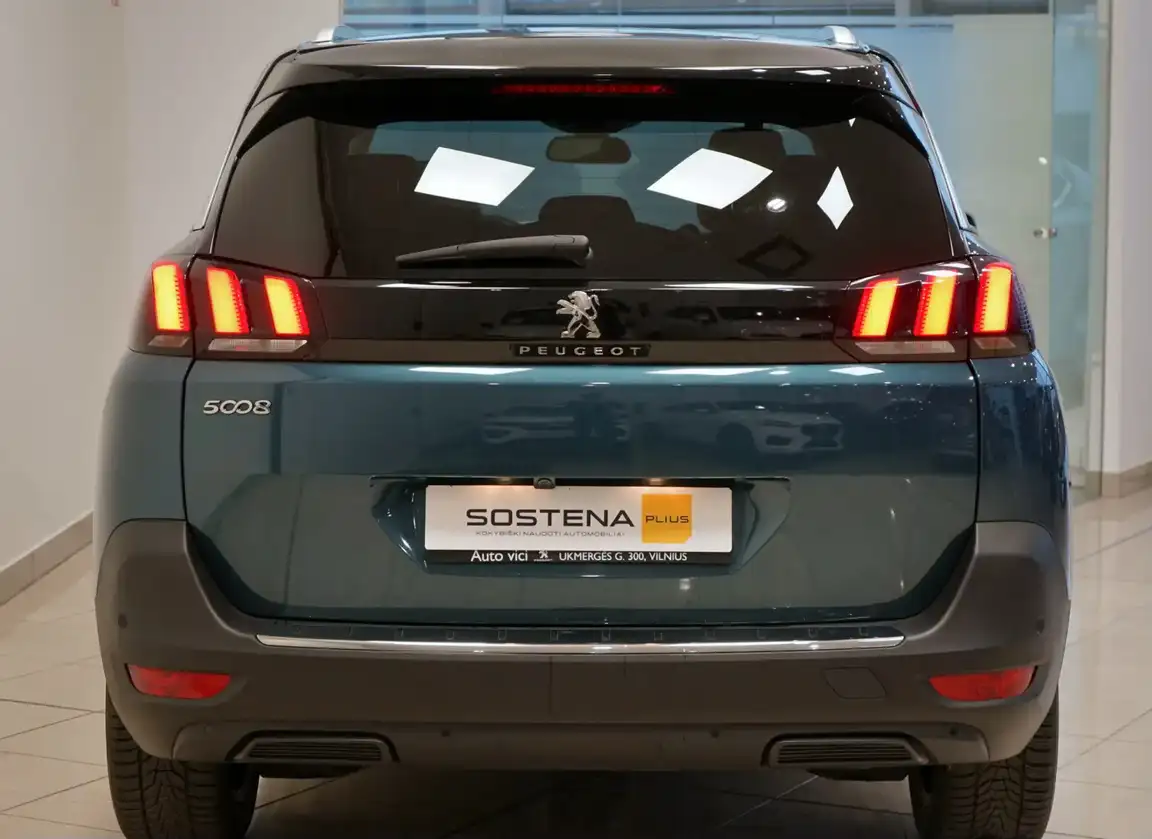 PEUGEOT 5008