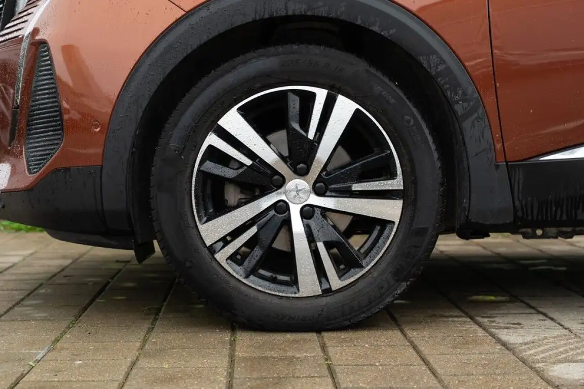 PEUGEOT 5008