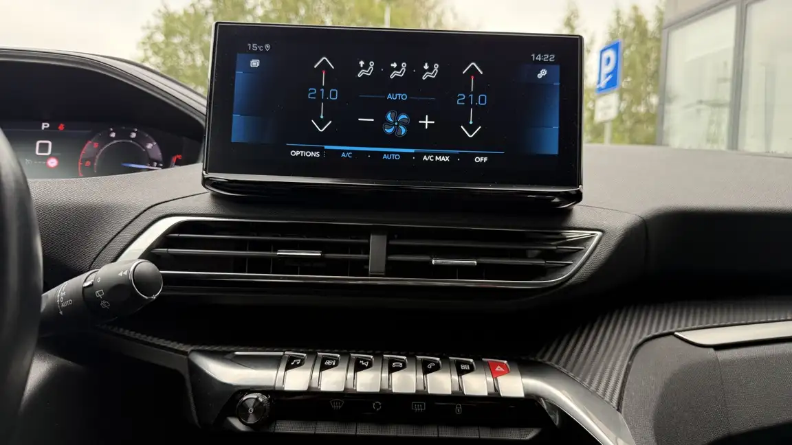 PEUGEOT 5008