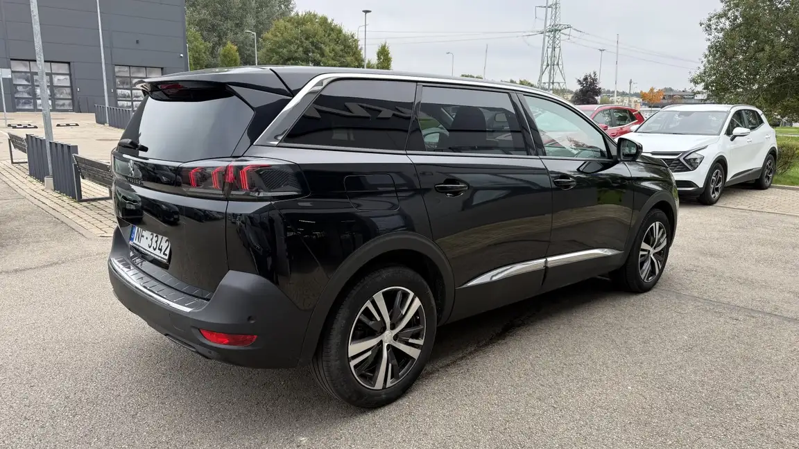 PEUGEOT 5008