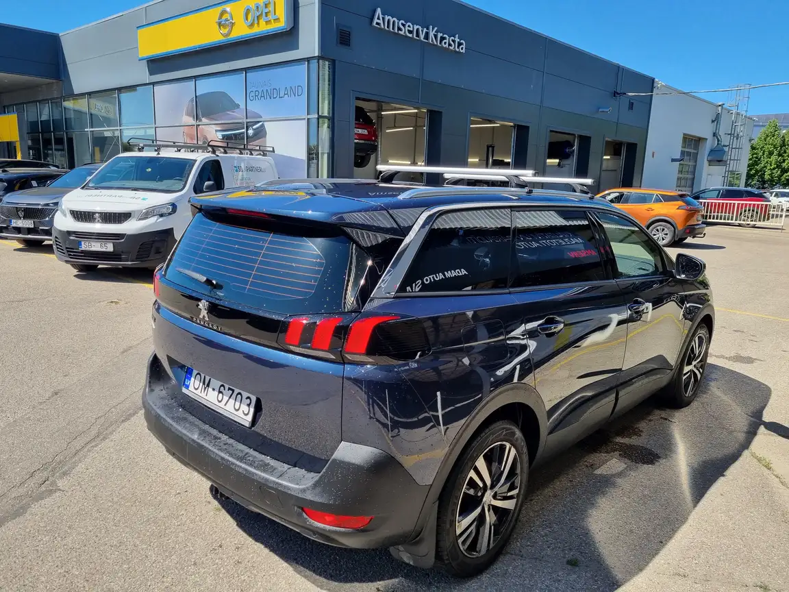 PEUGEOT 5008