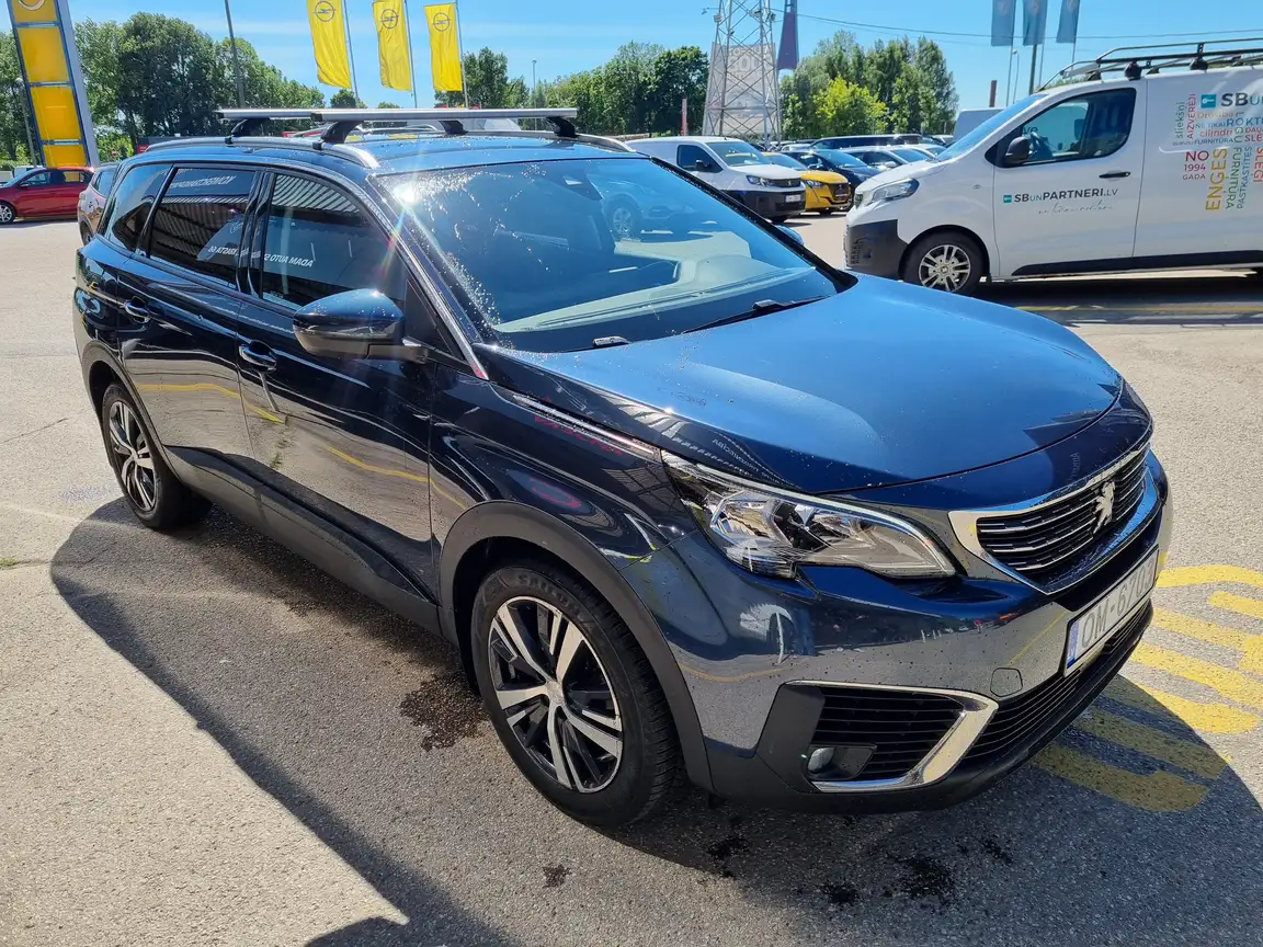 PEUGEOT 5008