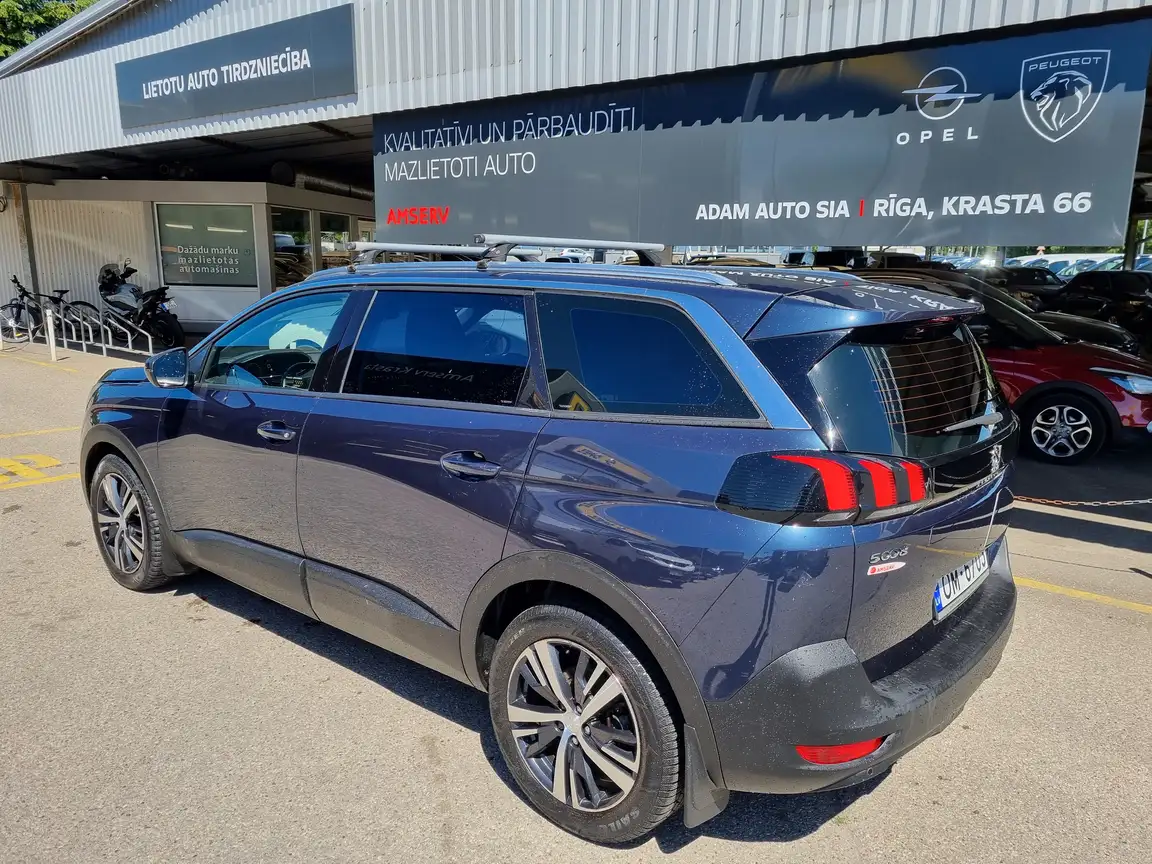 PEUGEOT 5008