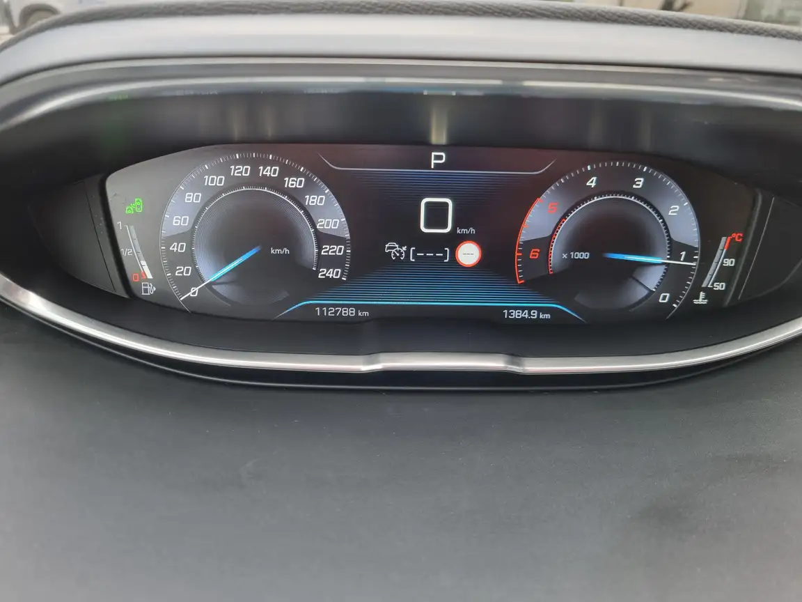 PEUGEOT 5008