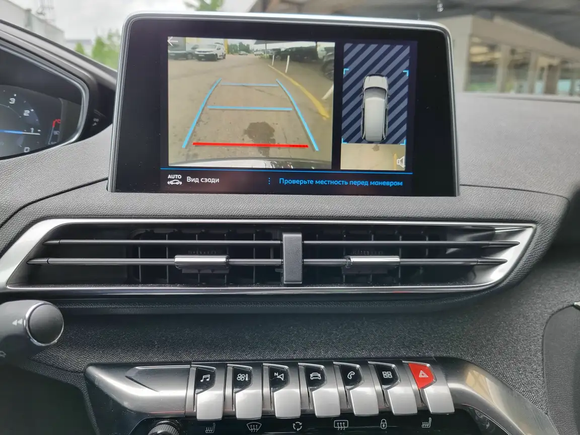 PEUGEOT 5008