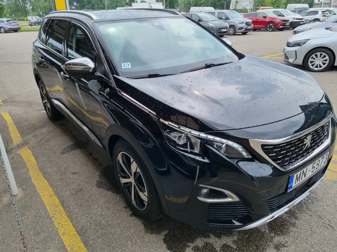 PEUGEOT 5008