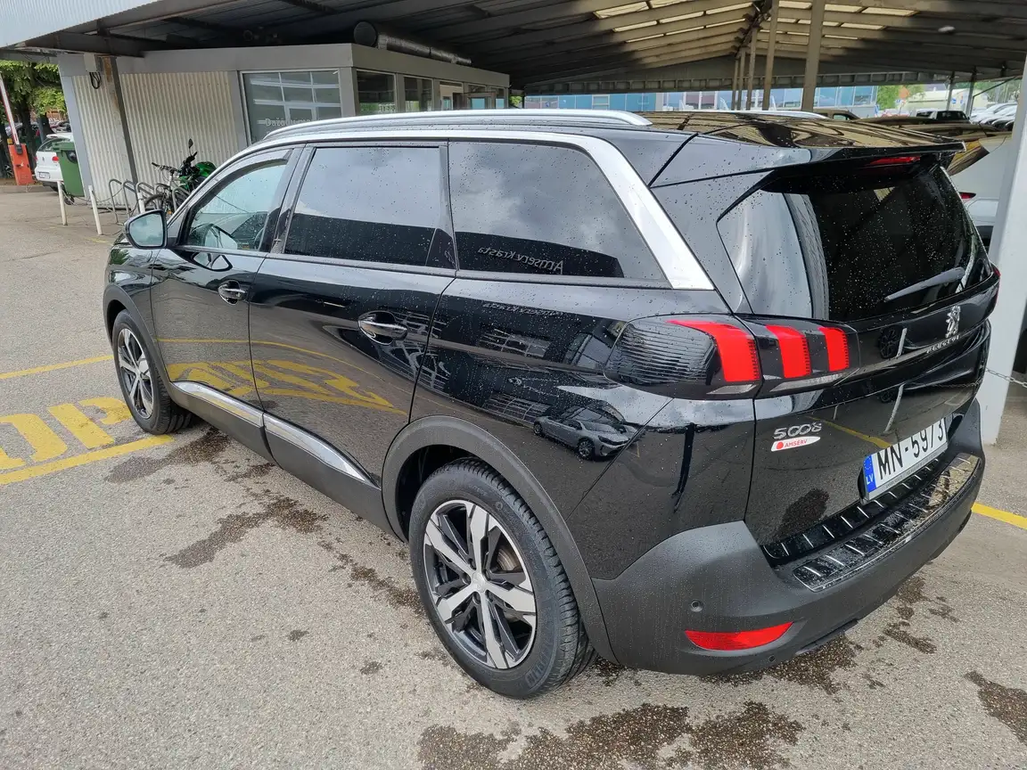 PEUGEOT 5008
