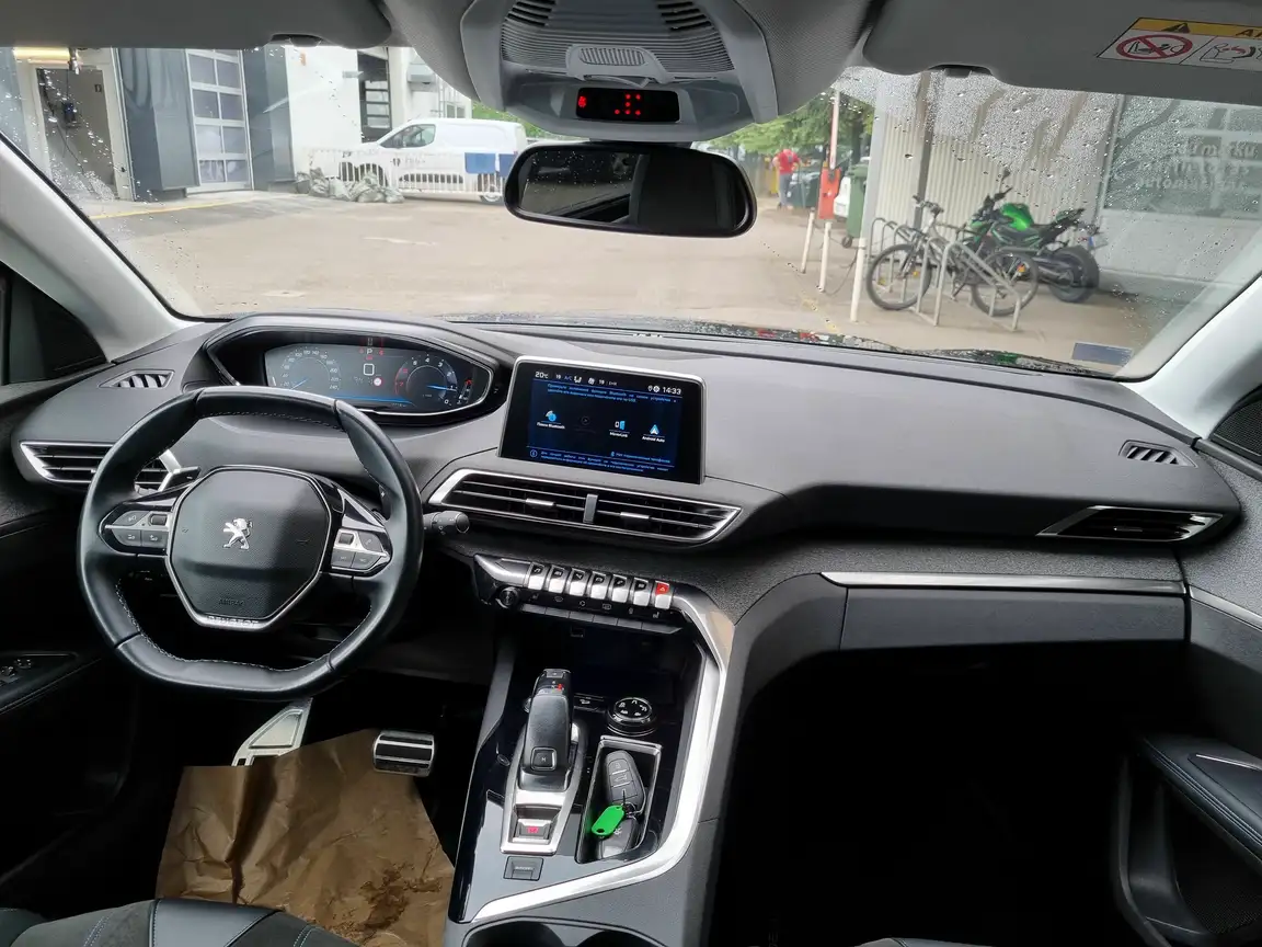 PEUGEOT 5008