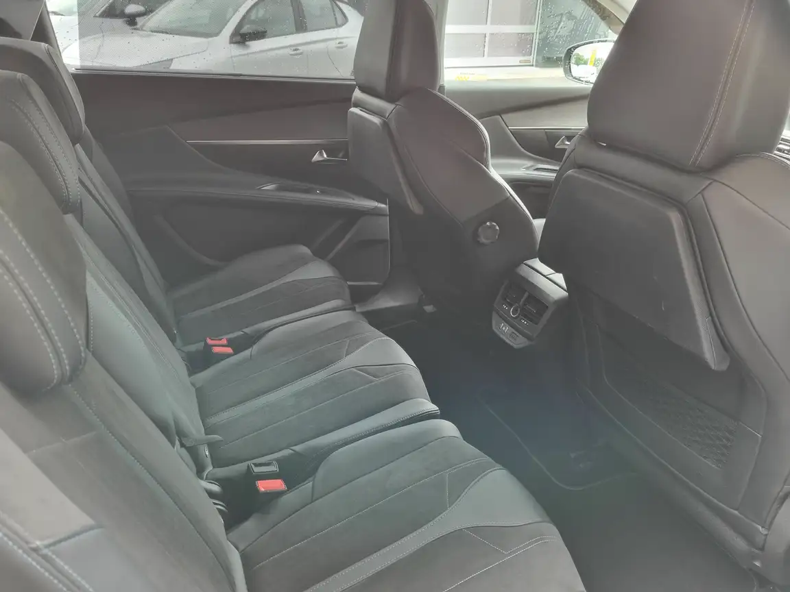 PEUGEOT 5008