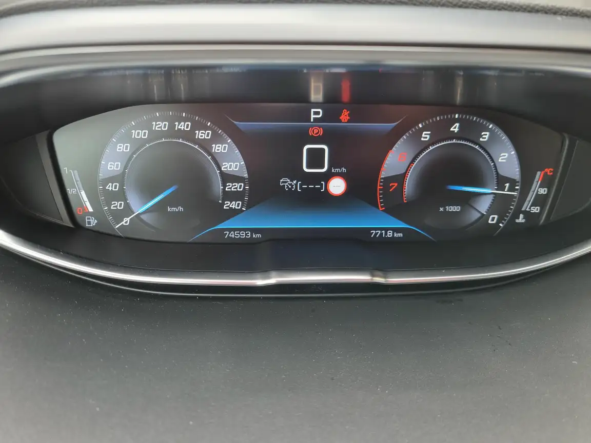 PEUGEOT 5008