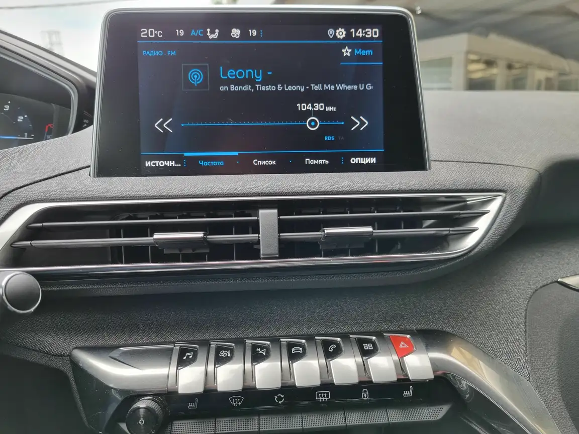 PEUGEOT 5008