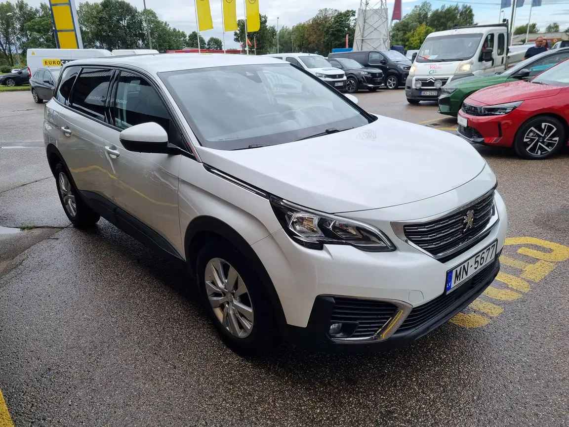 PEUGEOT 5008