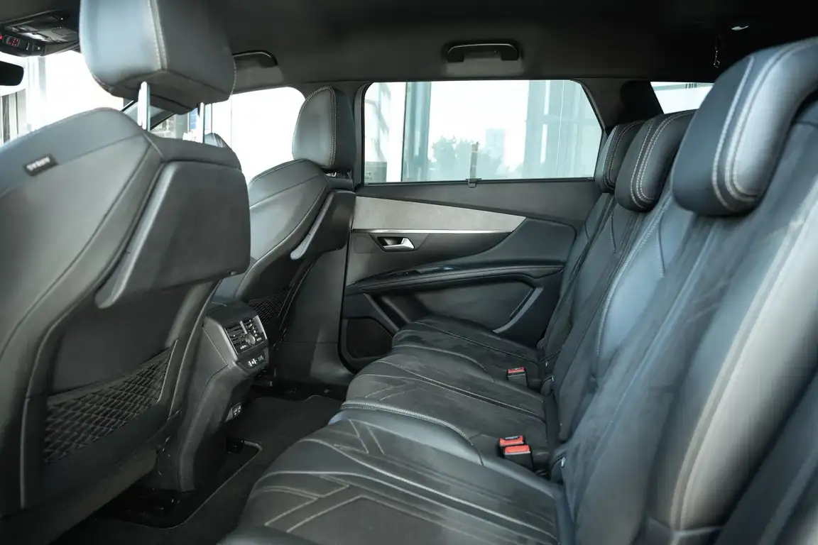 PEUGEOT 5008