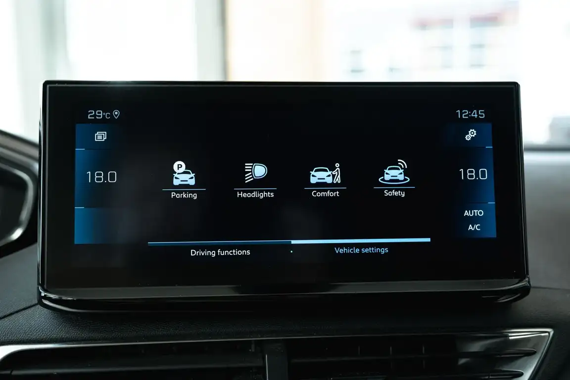 PEUGEOT 5008