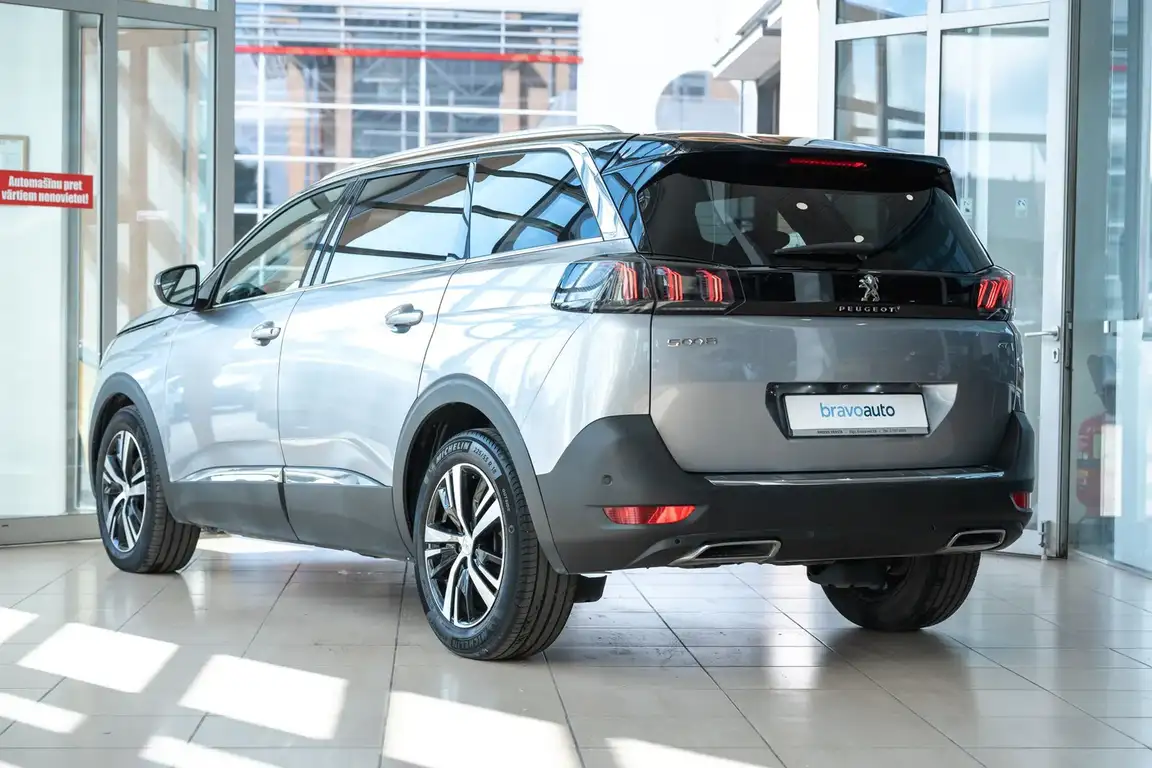 PEUGEOT 5008