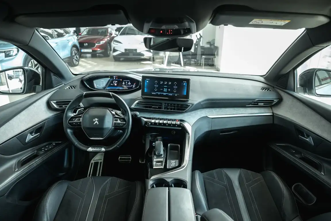 PEUGEOT 5008