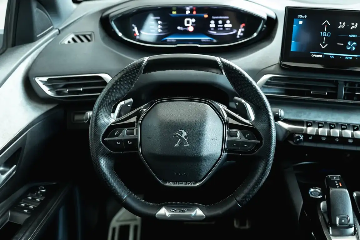 PEUGEOT 5008