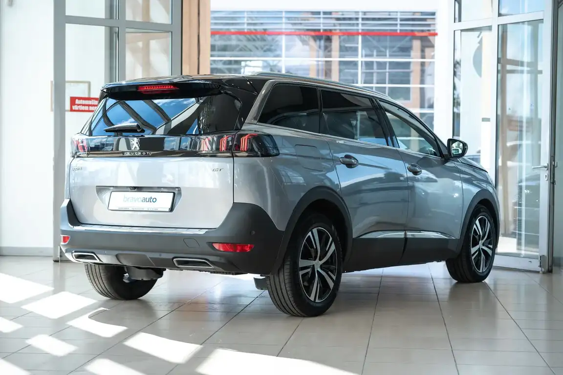 PEUGEOT 5008