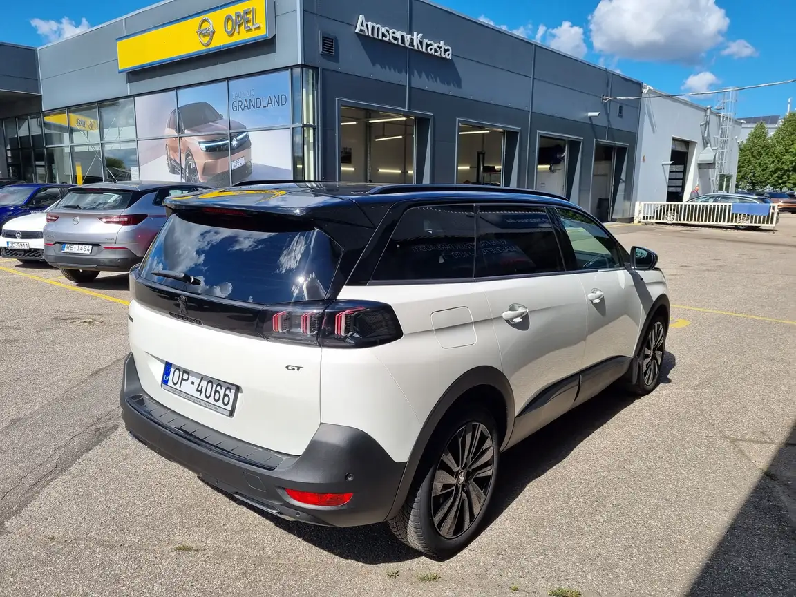 PEUGEOT 5008