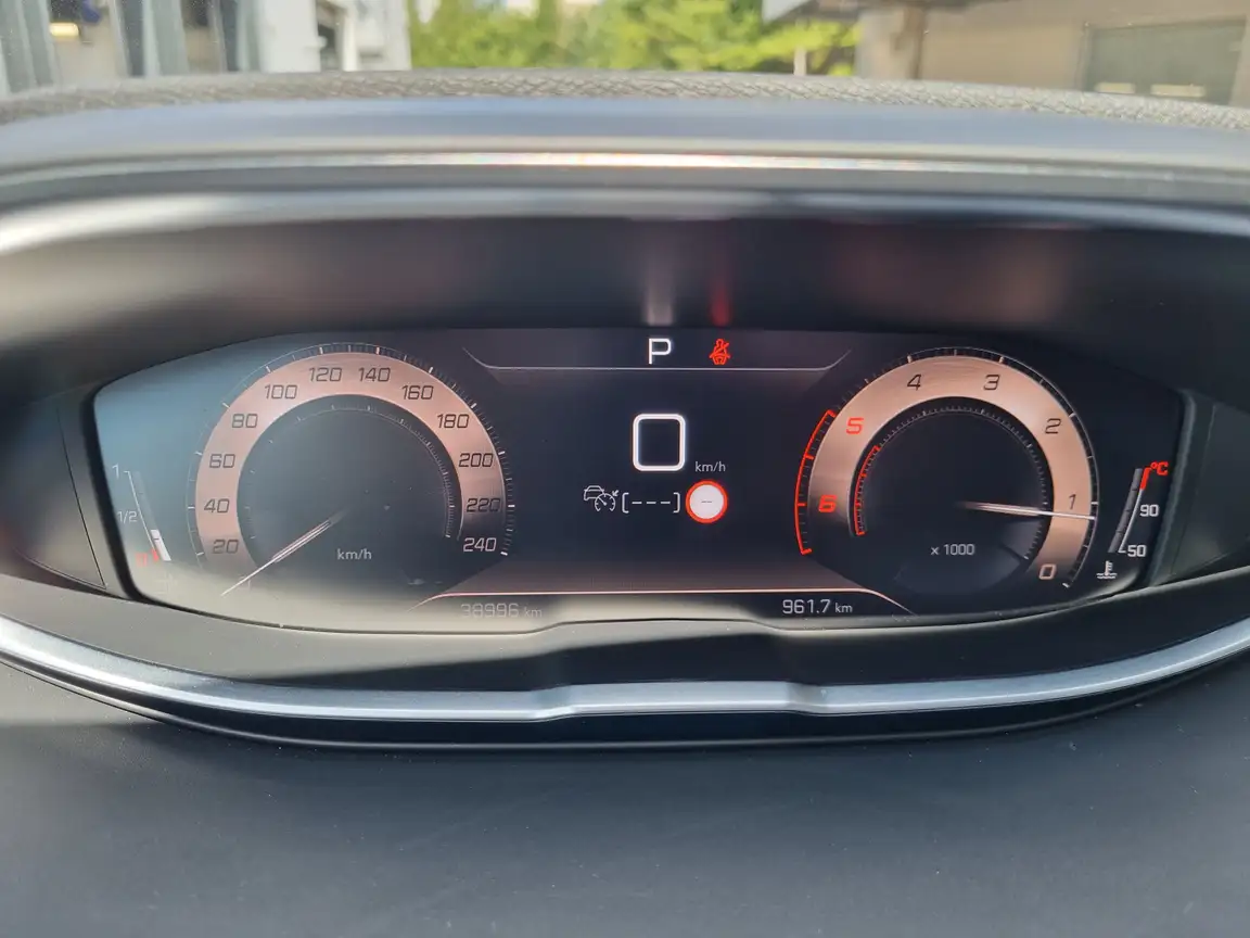 PEUGEOT 5008