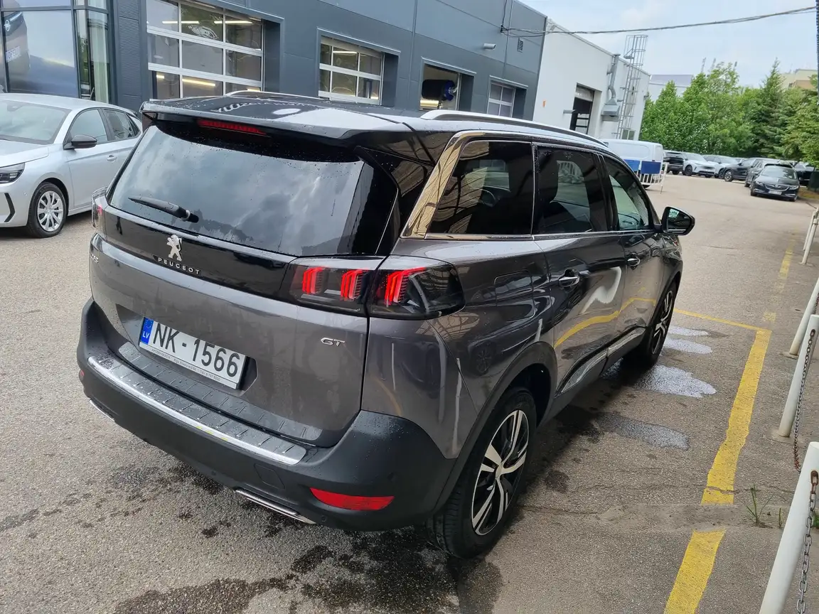 PEUGEOT 5008