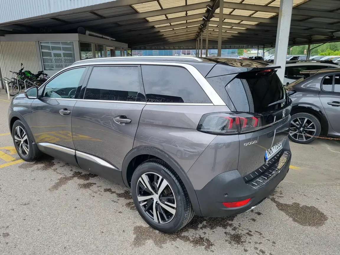 PEUGEOT 5008