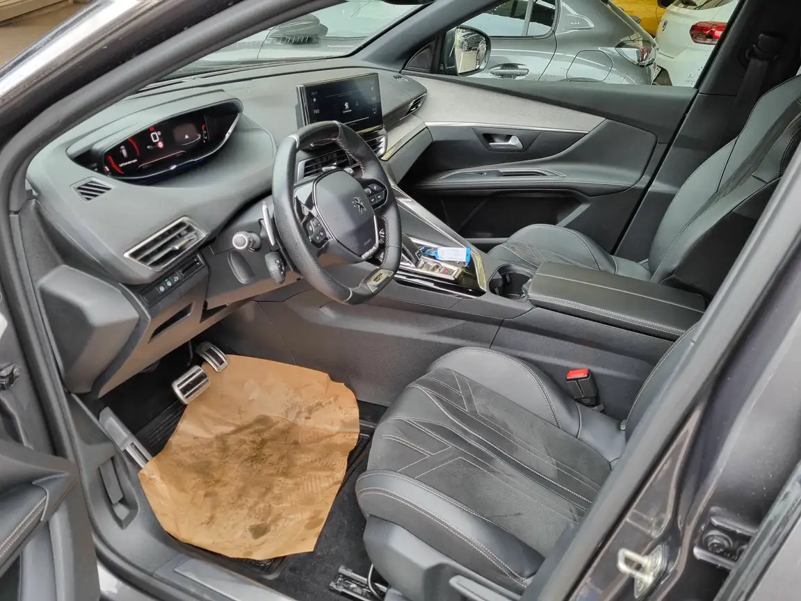 PEUGEOT 5008
